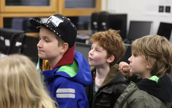 kinderuni_computergrafik_erleben_hinkenjann_ivc_sta_20151112_foto_j._kuestenmacher_img_892423.jpg (DE)