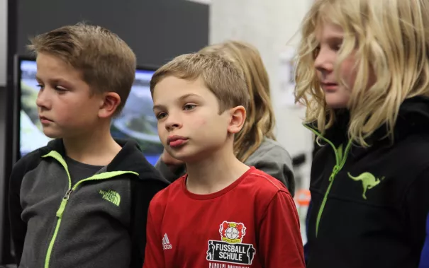 kinderuni_computergrafik_erleben_hinkenjann_ivc_sta_20151112_foto_j._kuestenmacher_img_892424.jpg (DE)