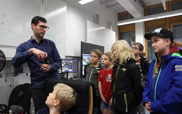 kinderuni_computergrafik_erleben_hinkenjann_ivc_sta_20151112_foto_j._kuestenmacher_img_892426.jpg (DE)