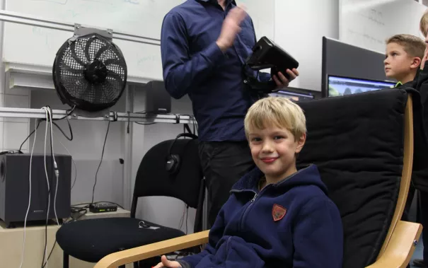 kinderuni_computergrafik_erleben_hinkenjann_ivc_sta_20151112_foto_j._kuestenmacher_img_892430.jpg (DE)