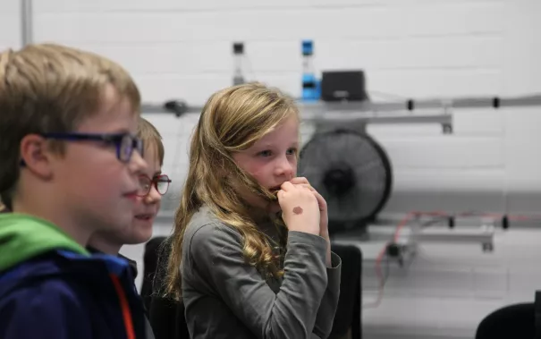 kinderuni_computergrafik_erleben_hinkenjann_ivc_sta_20151112_foto_j._kuestenmacher_img_892435.jpg (DE)