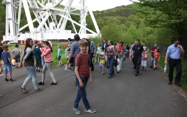 kinderuni_effelsberg_20160512_foto_e._tritschler_img_0419.jpg (DE)