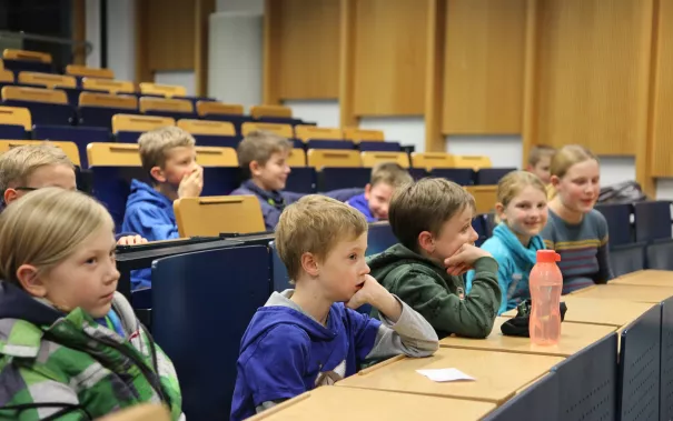 kinderuni_good_vibrations_gross_sta_20181129_foto_juri_kuestenmacher_06.jpg (DE)