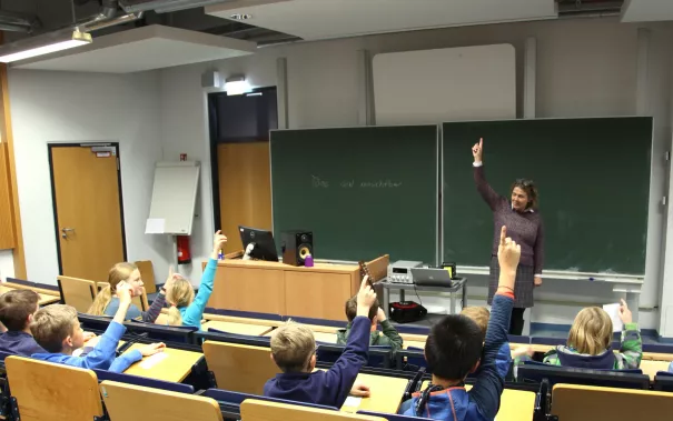 kinderuni_good_vibrations_gross_sta_20181129_foto_juri_kuestenmacher_11.jpg (DE)