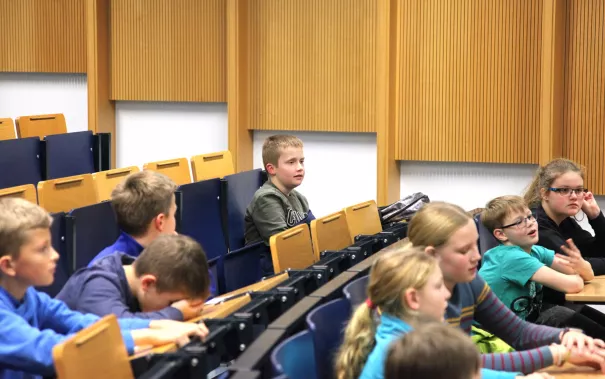 kinderuni_good_vibrations_gross_sta_20181129_foto_juri_kuestenmacher_13.jpg (DE)