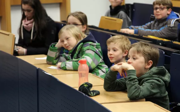 kinderuni_good_vibrations_gross_sta_20181129_foto_juri_kuestenmacher_15.jpg (DE)