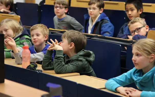 kinderuni_good_vibrations_gross_sta_20181129_foto_juri_kuestenmacher_24.jpg (DE)