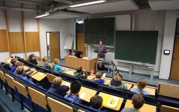 kinderuni_good_vibrations_gross_sta_20181129_foto_juri_kuestenmacher_25.jpg (DE)