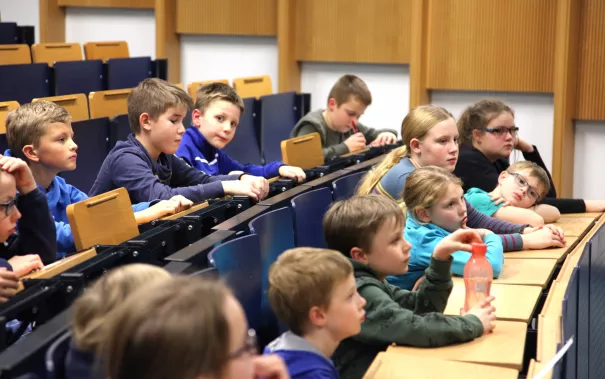 kinderuni_good_vibrations_gross_sta_20181129_foto_juri_kuestenmacher_33.jpg (DE)