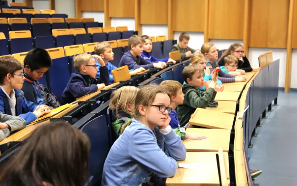 kinderuni_good_vibrations_gross_sta_20181129_foto_juri_kuestenmacher_34.jpg (DE)