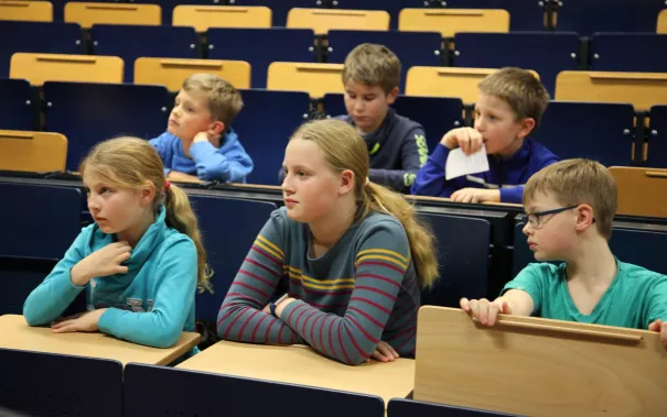 kinderuni_good_vibrations_gross_sta_20181129_foto_juri_kuestenmacher_44.jpg (DE)