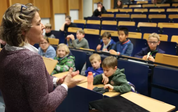 kinderuni_good_vibrations_gross_sta_20181129_foto_juri_kuestenmacher_45.jpg (DE)