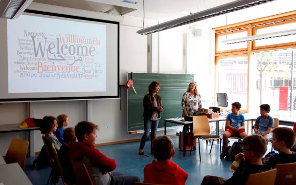 kinderuni_kopfschuetteln_rhb_20180426_foto_c._pesch_01.jpg (DE)