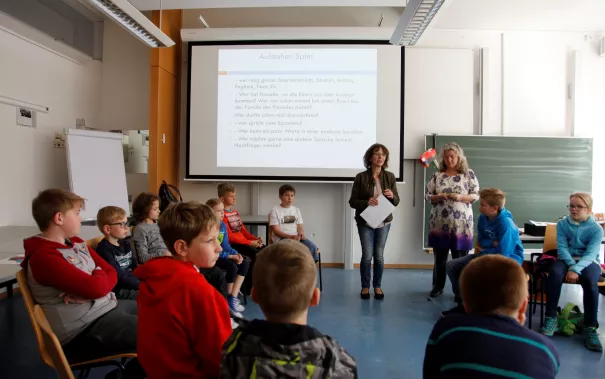kinderuni_kopfschuetteln_rhb_20180426_foto_c._pesch_02.jpg (DE)