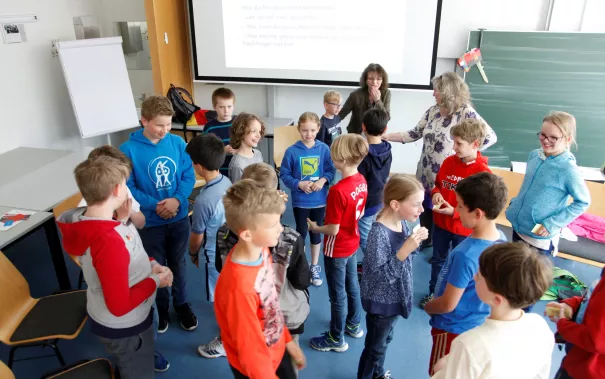 kinderuni_kopfschuetteln_rhb_20180426_foto_c._pesch_07.jpg (DE)