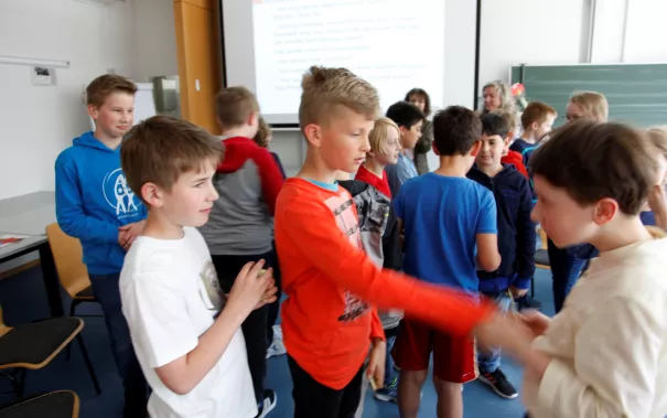 kinderuni_kopfschuetteln_rhb_20180426_foto_c._pesch_08.jpg (DE)