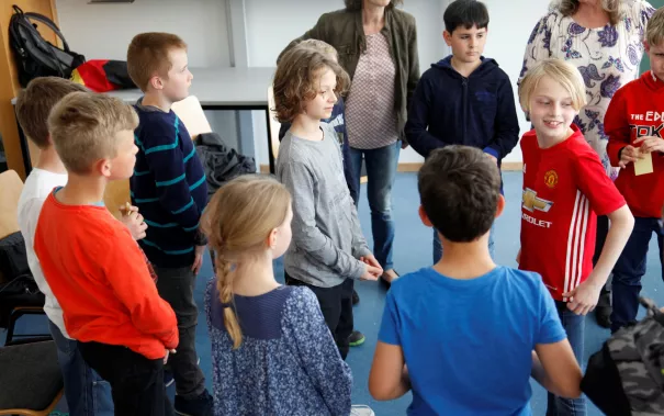 kinderuni_kopfschuetteln_rhb_20180426_foto_c._pesch_11.jpg (DE)