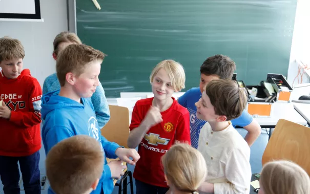 kinderuni_kopfschuetteln_rhb_20180426_foto_c._pesch_15.jpg (DE)