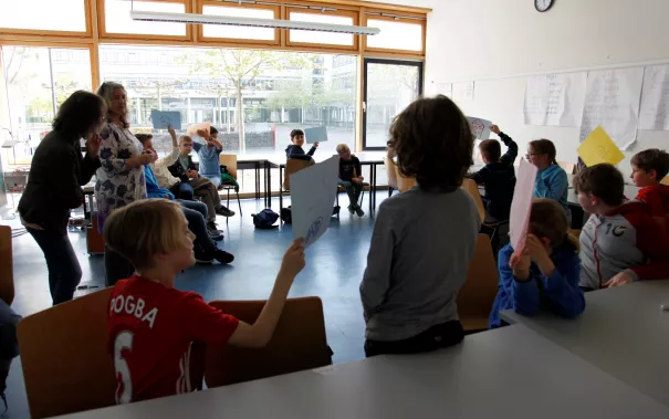 kinderuni_kopfschuetteln_rhb_20180426_foto_c._pesch_26.jpg (DE)