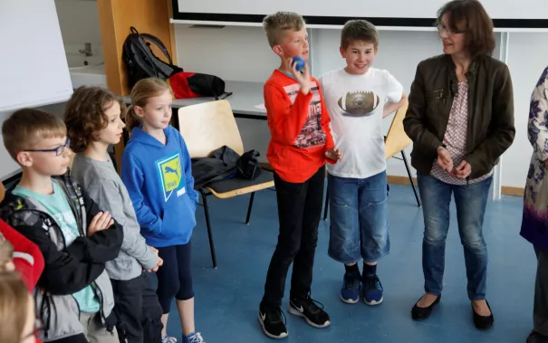 kinderuni_kopfschuetteln_rhb_20180426_foto_c._pesch_38.jpg (DE)