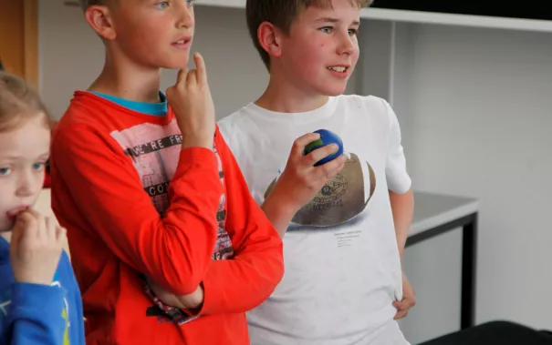 kinderuni_kopfschuetteln_rhb_20180426_foto_c._pesch_40.jpg (DE)