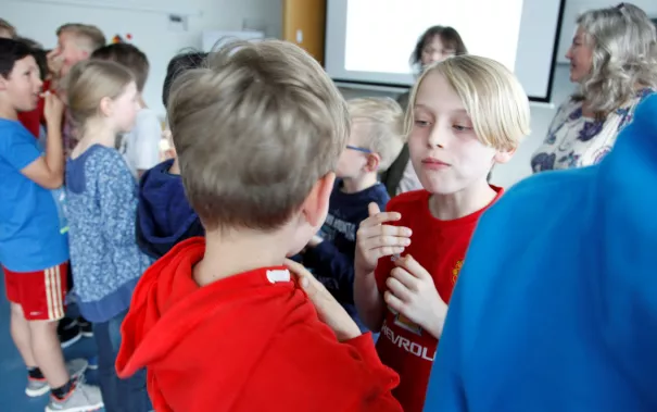 kinderuni_kopfschuetteln_rhb_20180426_foto_c._pesch_45.jpg (DE)