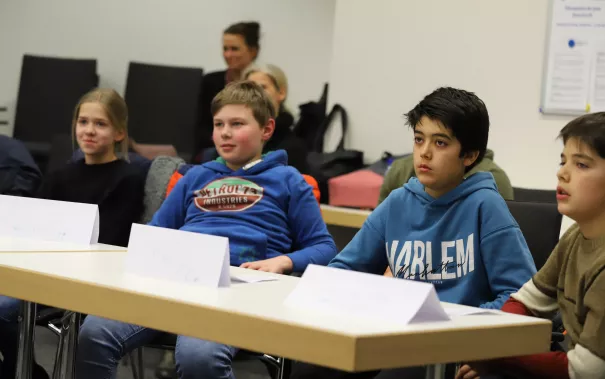 kinderuni_mockenhaupt_fernrohr_20200213_foto_juri_kuestenmacher_80.jpg (DE)