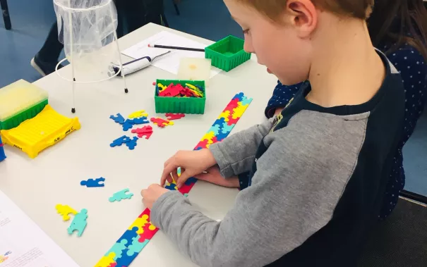 kinderuni_rhb_zahlen_jaeger_20190221_foto_c._pesch_05.jpg (DE)