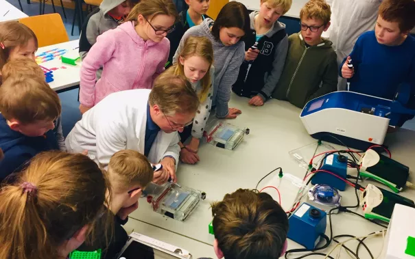 kinderuni_rhb_zahlen_jaeger_20190221_foto_c._pesch_10.jpg (DE)