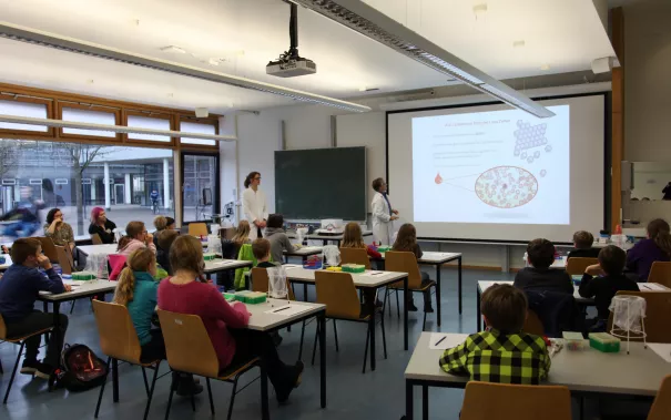 kinderuni_rhb_zahlen_jaeger_20190221_foto_c._pesch_23.jpg (DE)