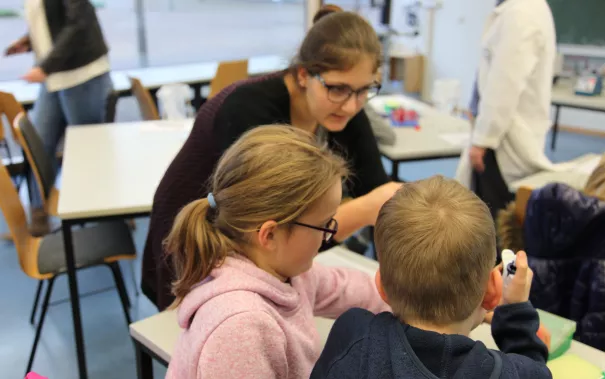 kinderuni_rhb_zahlen_jaeger_20190221_foto_c._pesch_28.jpg (DE)