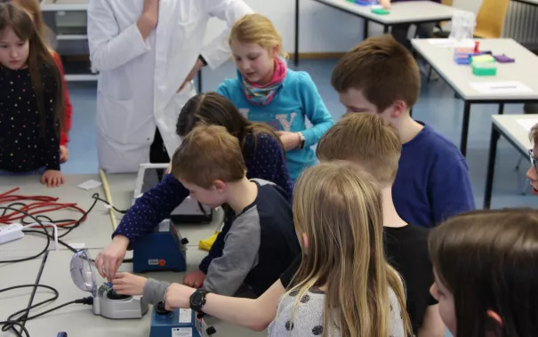 kinderuni_rhb_zahlen_jaeger_20190221_foto_c._pesch_46.jpg (DE)