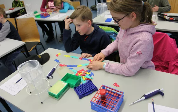 kinderuni_rhb_zahlen_jaeger_20190221_foto_c._pesch_60.jpg (DE)
