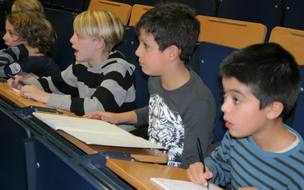 kinderuni_sta_chinesisch_23.11.17_14.jpg (DE)