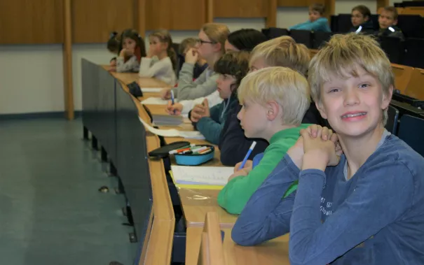 kinderuni_sta_chinesisch_23.11.17_15.jpg (DE)