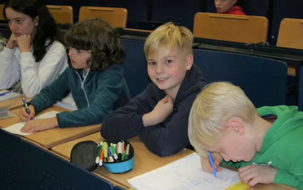 kinderuni_sta_chinesisch_23.11.17_16.jpg (DE)