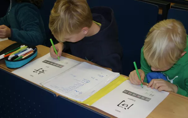 kinderuni_sta_chinesisch_23.11.17_17.jpg (DE)