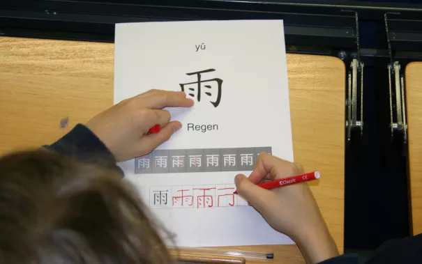 kinderuni_sta_chinesisch_23.11.17_20.jpg (DE)