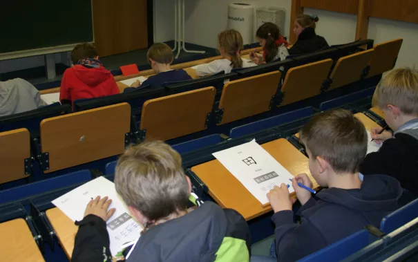 kinderuni_sta_chinesisch_23.11.17_21.jpg (DE)