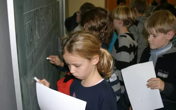 kinderuni_sta_chinesisch_23.11.17_27.jpg (DE)