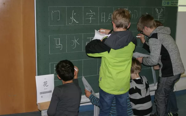 kinderuni_sta_chinesisch_23.11.17_28.jpg (DE)