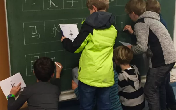 kinderuni_sta_chinesisch_23.11.17_3.jpg (DE)
