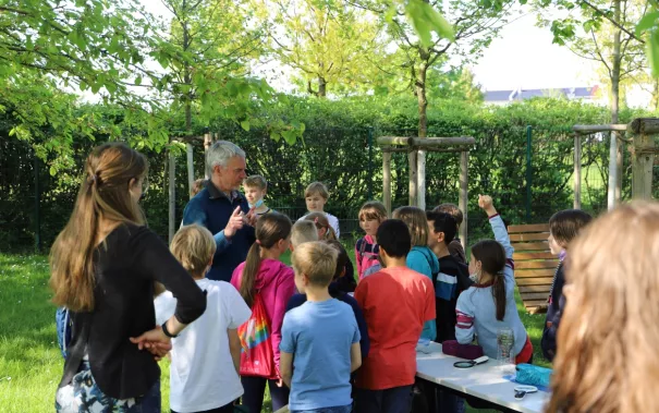 kinderuni_sta_gaertnern_umweltschutz_20220428_foto_juri_kuestenmacher_019.jpg (DE)