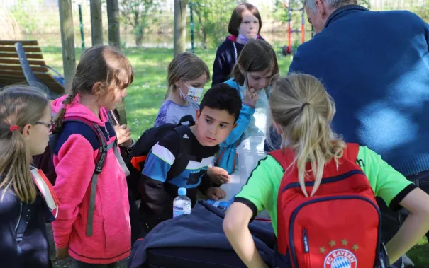 kinderuni_sta_gaertnern_umweltschutz_20220428_foto_juri_kuestenmacher_028.jpg (DE)