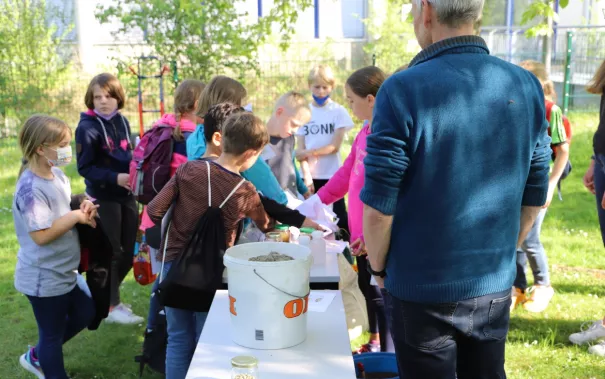 kinderuni_sta_gaertnern_umweltschutz_20220428_foto_juri_kuestenmacher_045.jpg (DE)