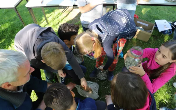 kinderuni_sta_gaertnern_umweltschutz_20220428_foto_juri_kuestenmacher_092.jpg (DE)