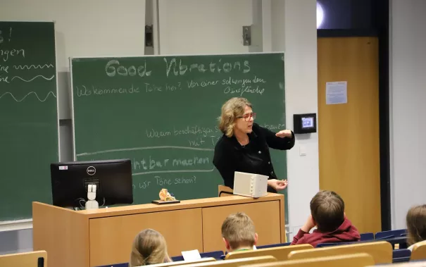 kinderuni_sta_good_vibrations_iris_gross_st_20191128_foto_caro_pesch_07.jpg (DE)