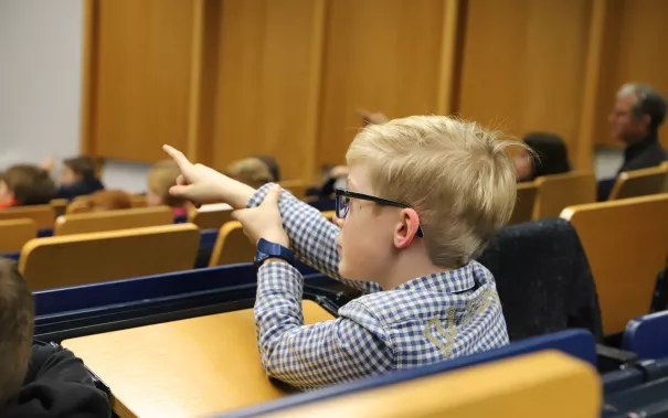 kinderuni_sta_good_vibrations_iris_gross_st_20191128_foto_caro_pesch_10.jpg (DE)