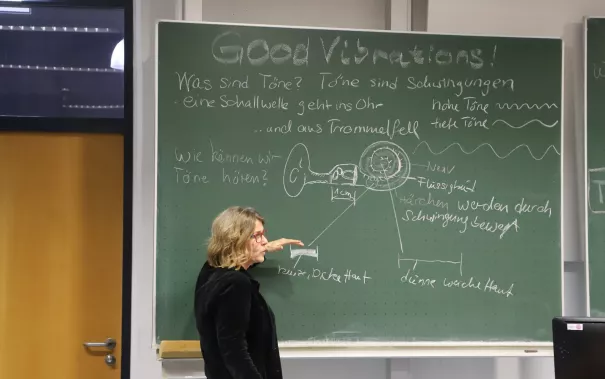 kinderuni_sta_good_vibrations_iris_gross_st_20191128_foto_caro_pesch_12.jpg (DE)