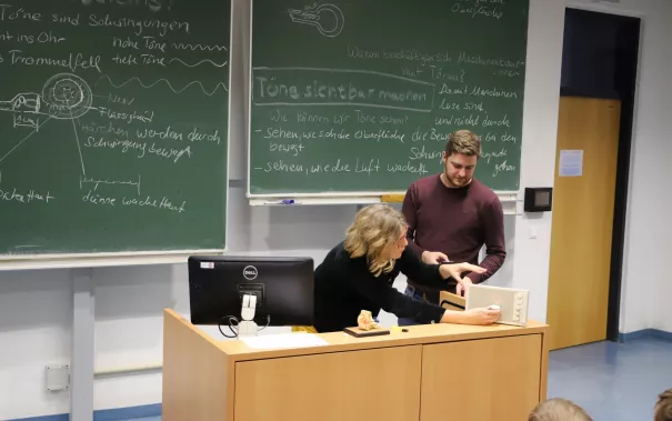 kinderuni_sta_good_vibrations_iris_gross_st_20191128_foto_caro_pesch_16.jpg (DE)